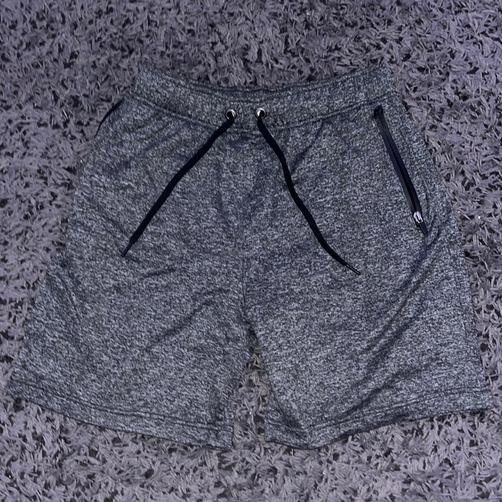 Men’s Aero shorts size M, dark grey